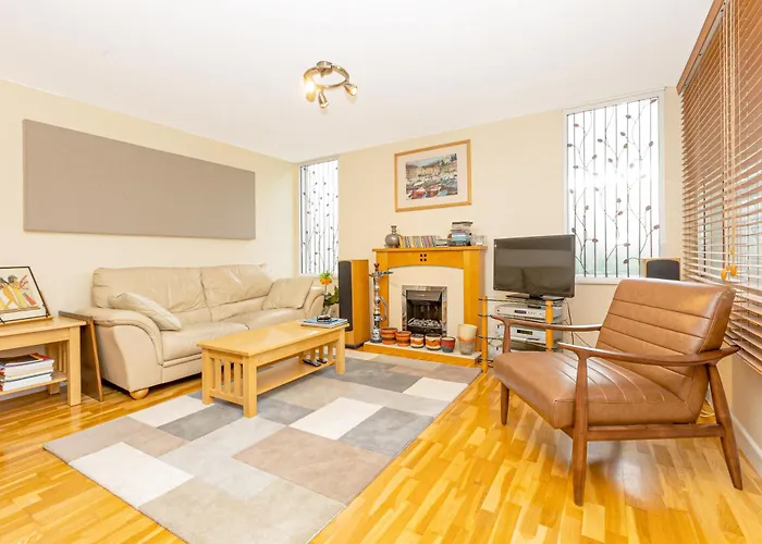 Lovely 2Br Flat W Balcony, Golders Green Tube 5Min