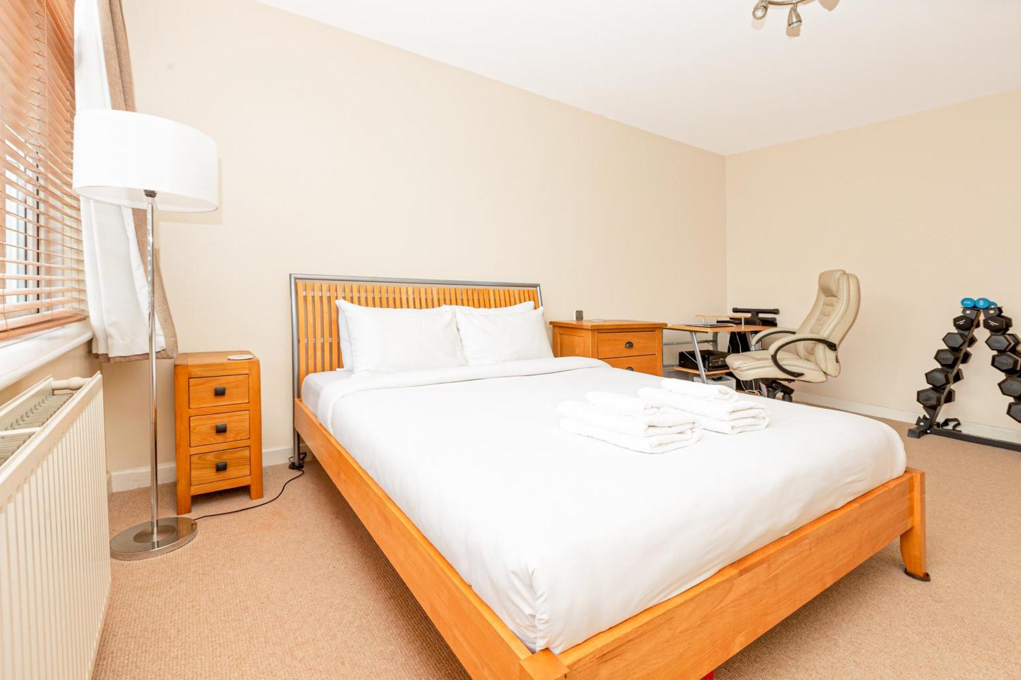 Lovely 2br Flat W Balcony, Golders Tube 5min * Londres