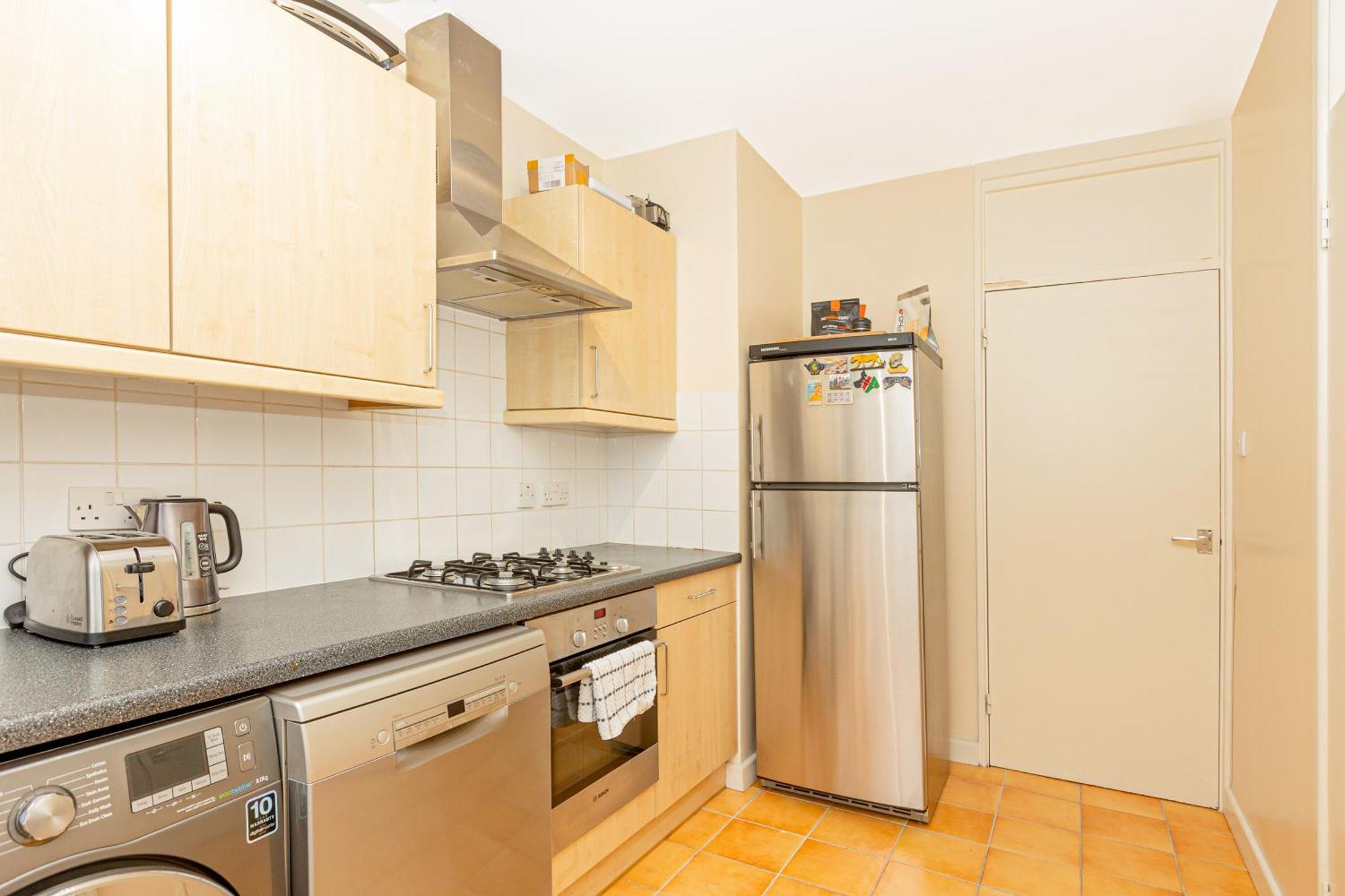 Lovely 2br Flat W Balcony, Golders Tube 5min