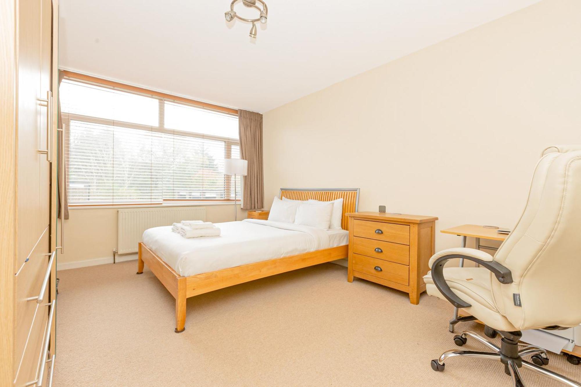 Lovely 2br Flat W Balcony, Golders Tube 5min Appartement