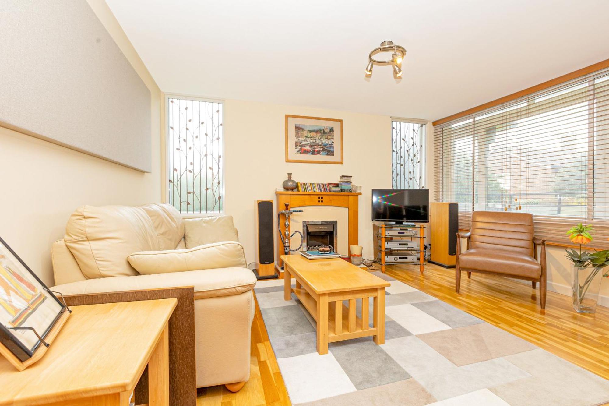 Lovely 2br Flat W Balcony, Golders Tube 5min Londres