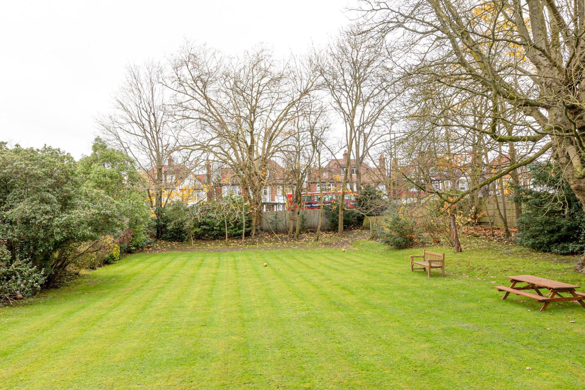 Appartement Lovely 2br Flat W Balcony, Golders Tube 5min